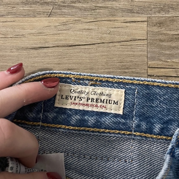 Levi’s High Rise Jean Shorts - size 27 - Picture 2 of 5
